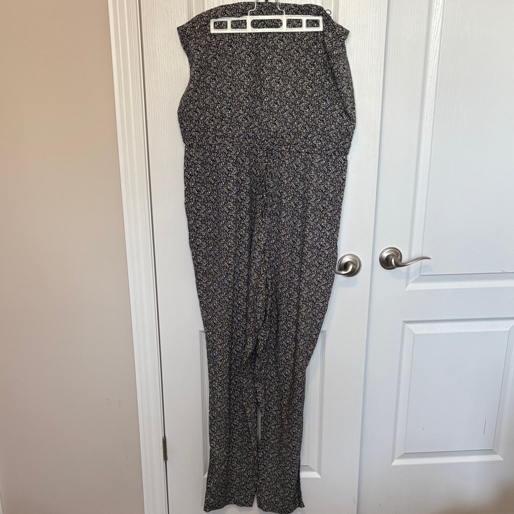 Sleeveless Floral Print Jumpsuit in Black